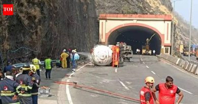 मुंबई-पुणे एक्स्प्रेस वे गॅस गळती रोखण्यासाठी 32 तासांच्या ऑपरेशनमध्ये मुंबई-पुणे एक्स्प्रेस वे गॅस गळती रोखण्यासाठी 32 तासांच्या ऑपरेशनमध्ये