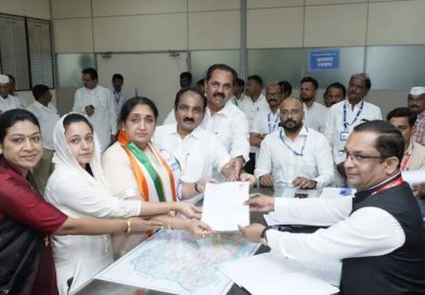 बारामती पोटनिवडणुकीसाठी सुनेत्रा पवार यांचा उमेदवारी अर्ज दाखल; काँग्रेसनेही आपला उमेदवार उभा केला आहे बारामती पोटनिवडणुकीसाठी सुनेत्रा पवार यांचा उमेदवारी अर्ज दाखल; काँग्रेसनेही आपला उमेदवार उभा केला आहे