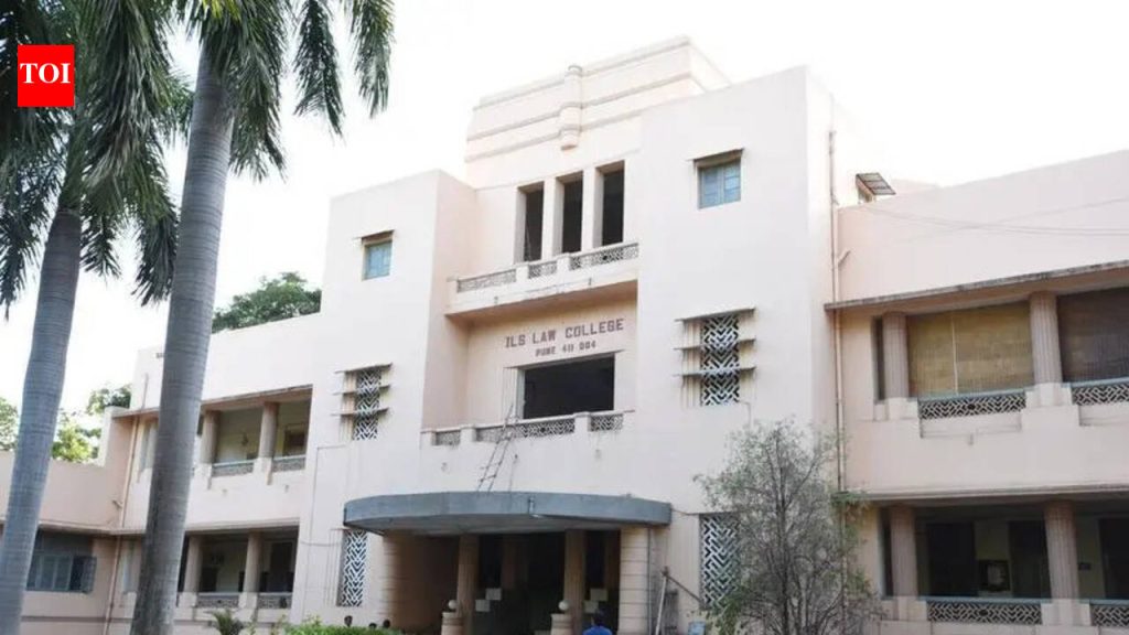पुण्याच्या ILS लॉ कॉलेजच्या आणखी विद्यार्थ्यांनी ‘जादा फी’ परत मागितली आहे.