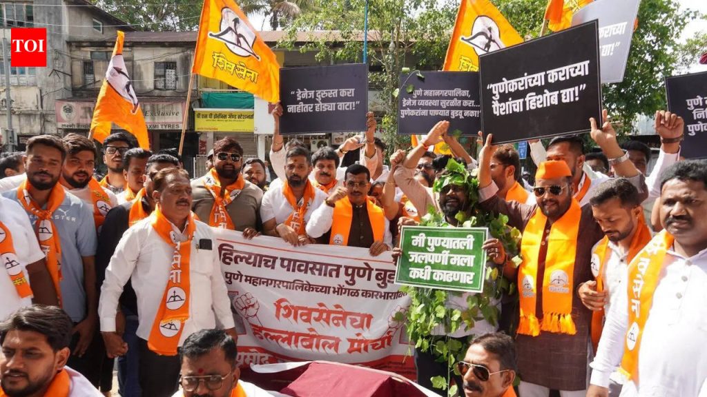 पुण्यात पावसाळ्यापूर्वीची निकृष्ट दर्जाची कामे, पाणी साचल्याने शिवसेनेचे आंदोलन